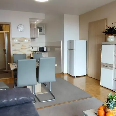 Apartman Bright With Terrace For 5 Pax Dd2