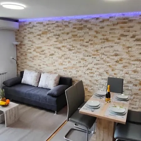 Bright With Terrace For 5 Pax Dd2