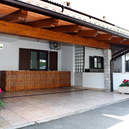 Bright With Terrace For 5 Pax Dd2